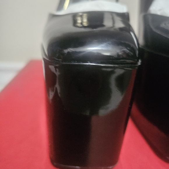 Valentino Garavani Black Patent Platform Heels - Picture 3 of 16